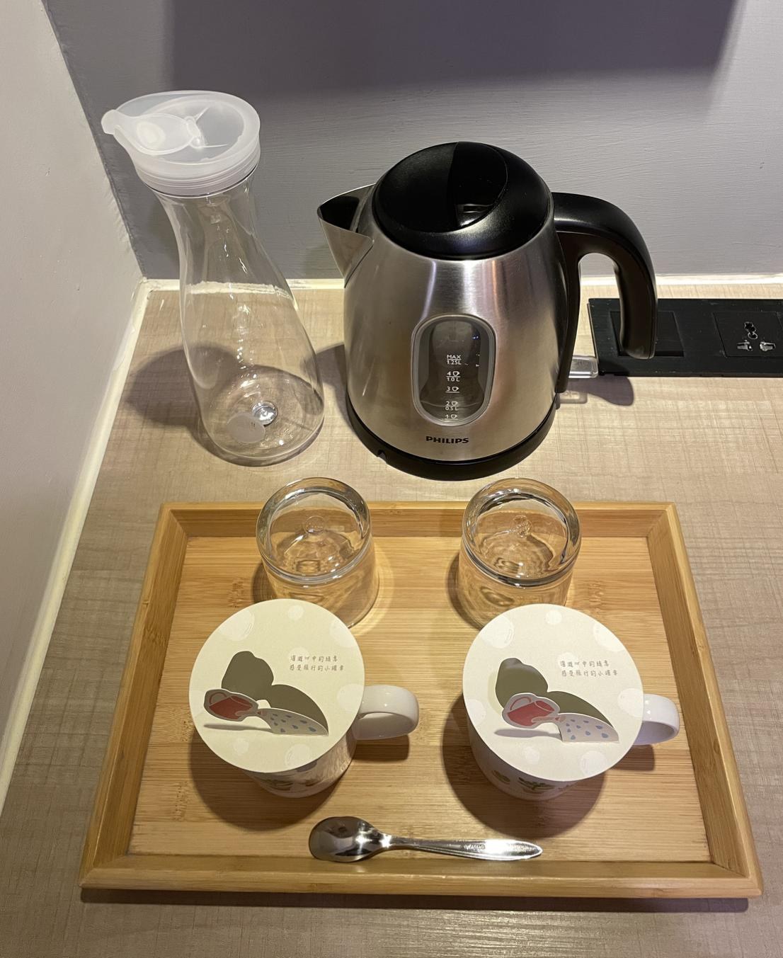 OP-HK-04 客房除塵清潔 mini bar(茶包餅乾置物區+茶盤) 示意圖
